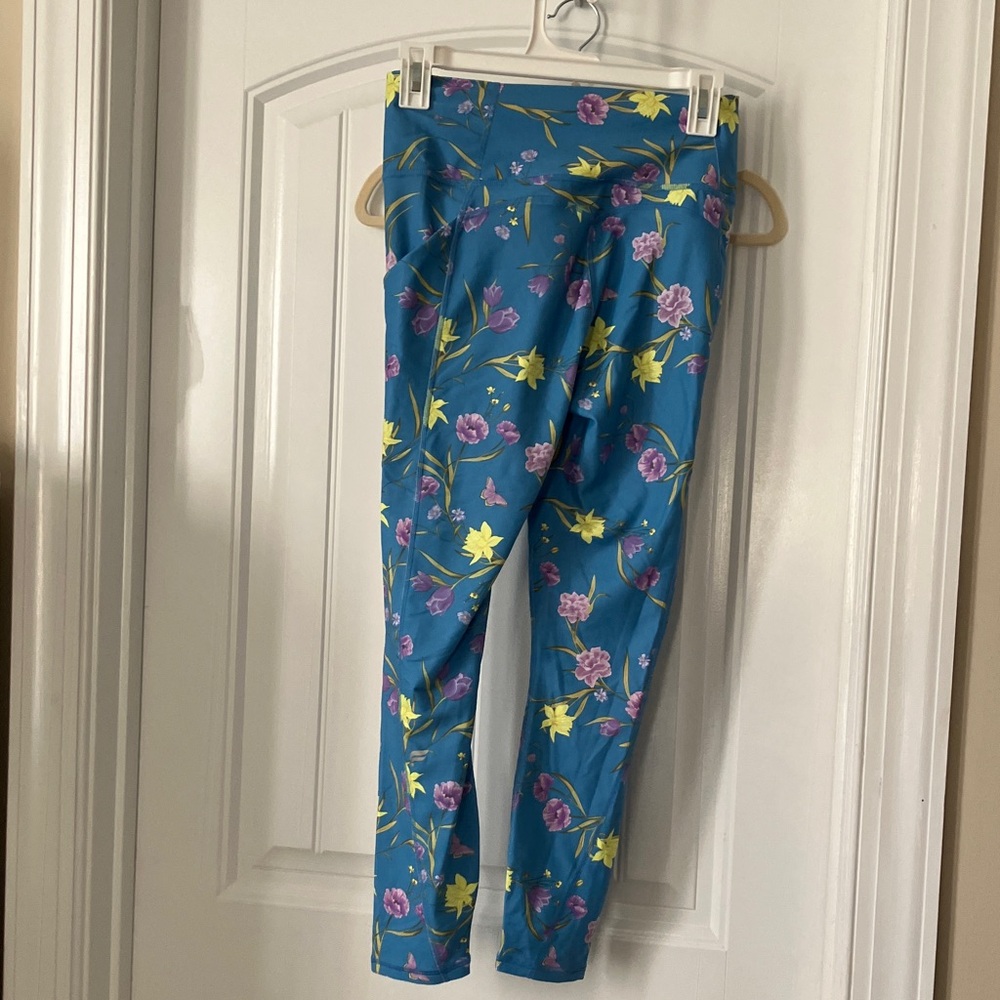Fabletics Oasis PureLuxe Blue Floral Leggings - Picture 5 of 8
